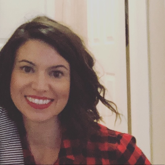 Meet your Posher, Stacie - Picture 2 of 2